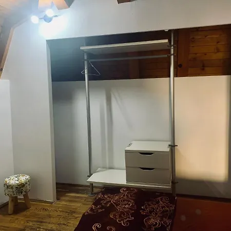 Apartament Rustic Deosebit דירה